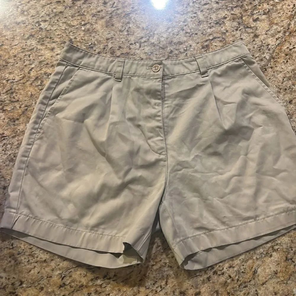Women’s Khaki Shorts - Perfect Comfort- Size 4
